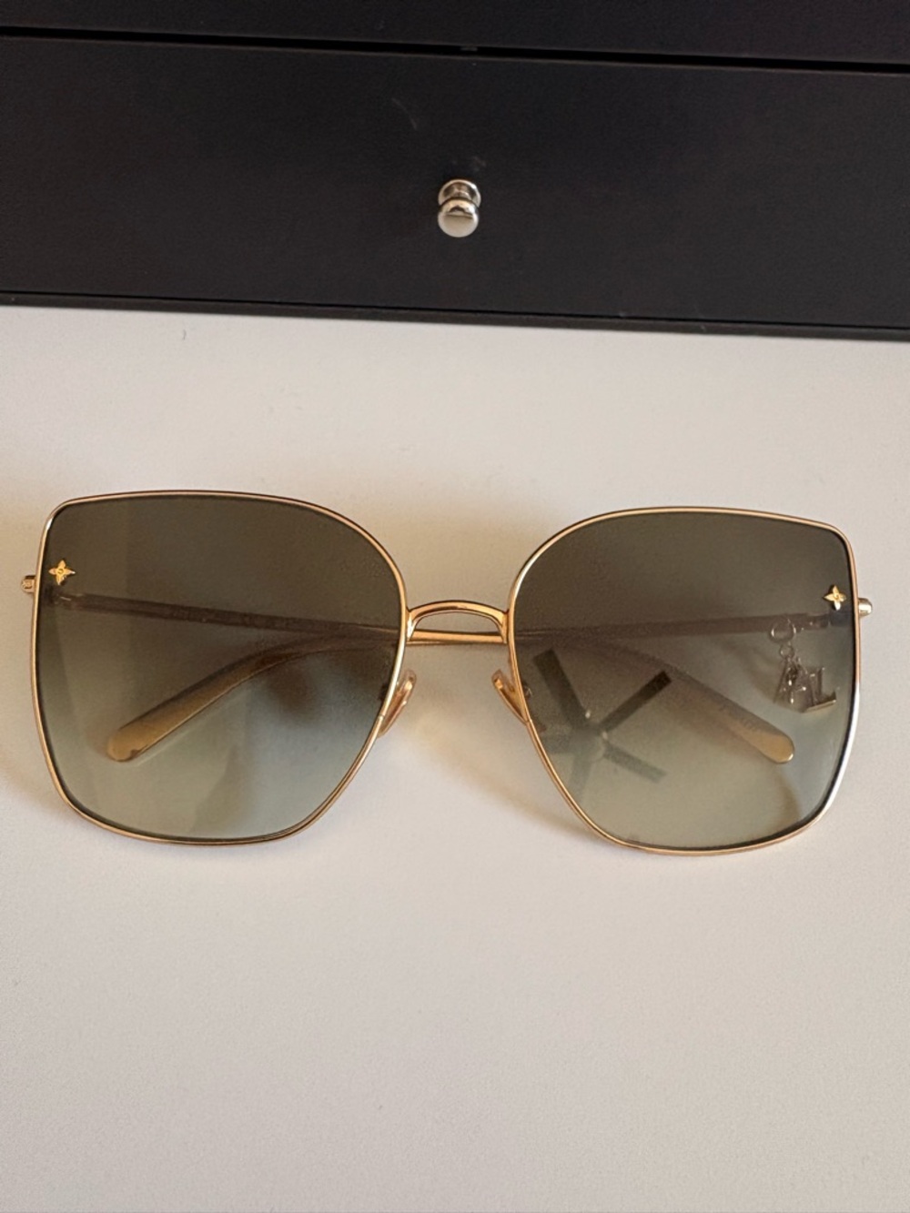 Louis Vuitton Gold Frame Gradient Black-Brown Lens Sunglasses - Picture 6 of 10